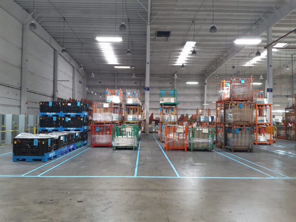 Cómo Optimizar el Layout y el Flujo de Materiales para una Operación Más Eficiente